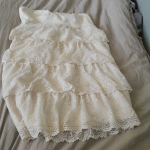 Klänning  - Super bra sick knapt använd kan gp ner i pris super snygg till vuxen till fest