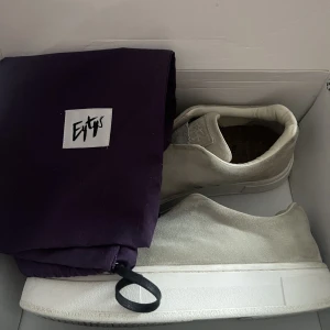 Eytys doja  - Säljer nu mina eytys pga dom var alldeles för stora på mig🤍 kom gärna med pris förslag försöker bli av med dom så fort som möjligt.