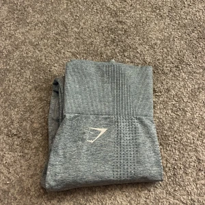 Gymshark  - Blå tights från gymshark i storlek S. Använda men i mycket fint skick💘