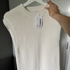 Stickad långklänning  - Oanvänd med prislapp!