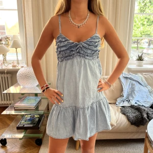 Jeans klänning!  - så smygg klänning! 