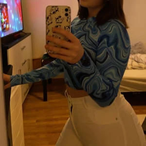 färgglad topp - en färgglad topp i storlek L💙