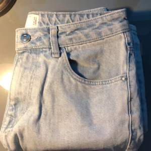 Säljer ett par Asos jeans pga att jag växt ur dem. Inte alls mycket använda väldigt bra skick. Storlek 32” 28”.