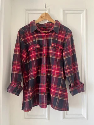 Flanellskjorta Patagonia - Fint skick! Stl 10 motsvarar medium.  Jag är XS/S och den sitter fint oversize på mig. 