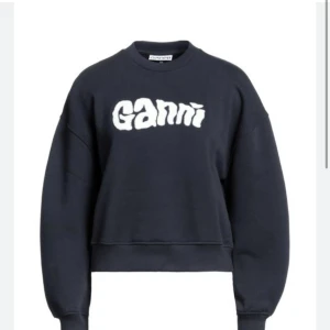 Ganni tröja - Säljer min superfina ganni tröja då den tyvärr inte kommer till så mycket användning, nypris är 2000 kr💓