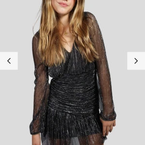 Klänning meet me there  - Oanvänd klänning från Meet me there, svart med silver i sig ❤️Helt slutsåld på hemsidan! Stl Xss-xs 