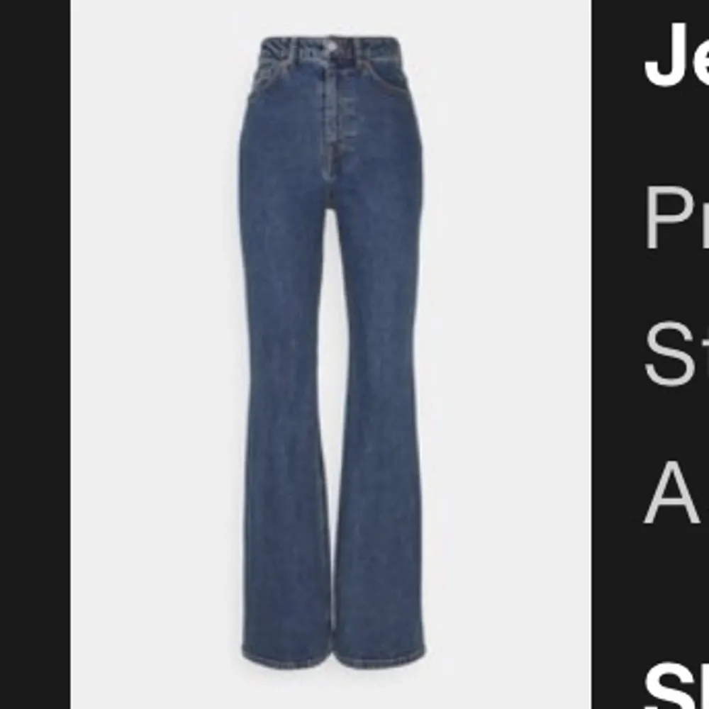 Jeans från monki med bootcut och hög midja! Beställde tyvärr en storlek för liten så jag säljer vidare dem💔 Helt nya och aldrig använda, ganska stretchiga och otroligt snygga!🫶🏼Nypris: 400. Jeans & Byxor.