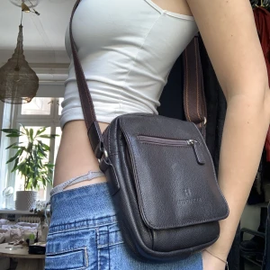 Axelväska  - Jättesöt men kommer inte till användning!