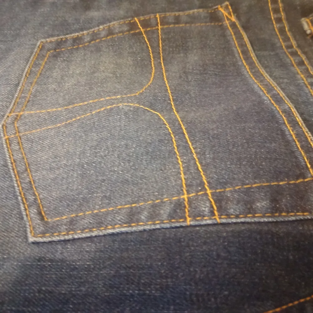 Lågmidjade bootcut jeans som jag aldrig använt då dem inte passar. Pris kan diskuteras så det är bara att skriva om du undrar något💕. Jeans & Byxor.