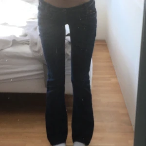 Lågmidjade jeans - Säljer ett par lågmidjade jeans som inte används längre!