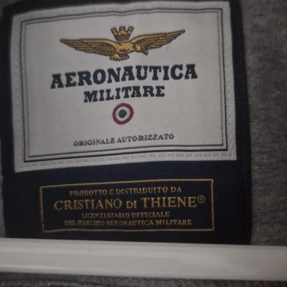 Säljes Aeronautica Militare tröja storlek medium säljes i fint skick se bilder. Tröjor & Koftor.