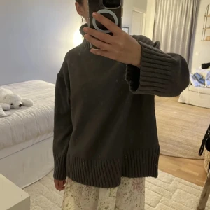 Stickad tröja - Stickad tröja med polokrage