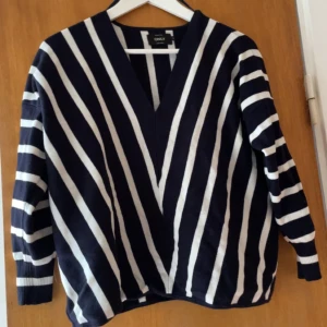 Stickad tröja  - Nyskick! 