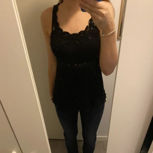 Linne - Jättefin topp från gina tricot💓 med extra detaljer❤️