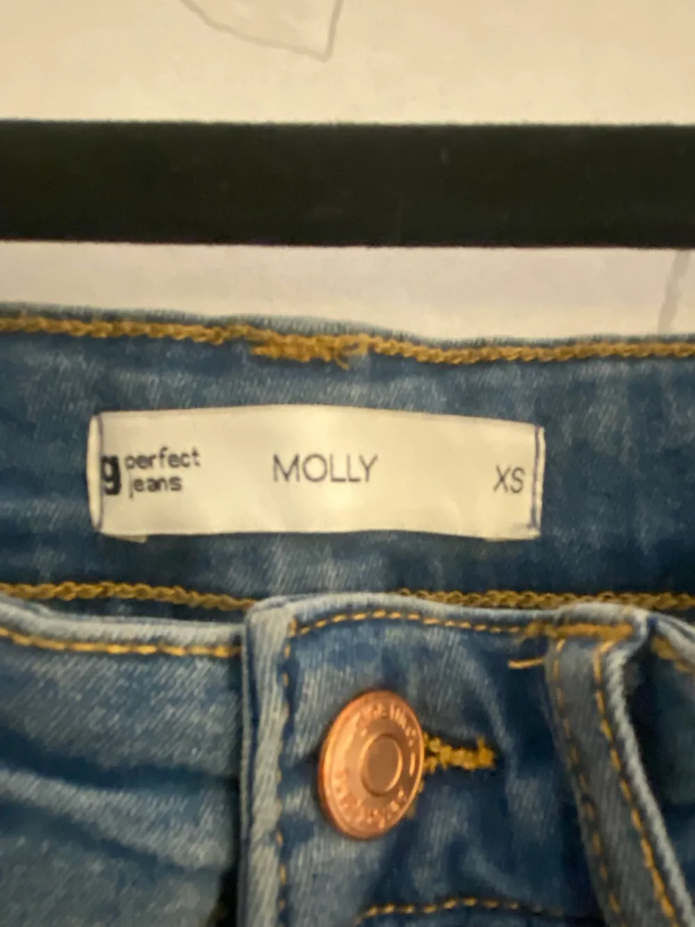 Båda från gina tricot, namn molly stl. XS. Jeans & Byxor.