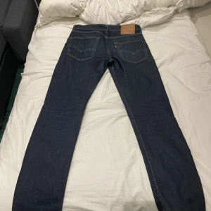 Levis 502 mörkblå - Säljer ett par Levis 502:or Storlek. W30 L34 Nyskick snålt använda