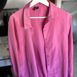 Rosa skjorta från Vero Moda🩷 Så fin på!