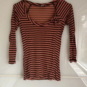 Ballerinatopp  - Snygg ringad topp med flera delar som sitter super fint efter figuren. Ballerina 🩰 36 men mer som en XS