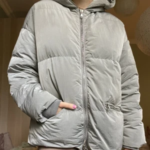 J. Lindeberg dunjacka - Dunjacka från J.Lindeberg. Inga synliga fläckar. Använd men i bra skick!