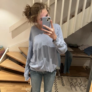 Polo Ralph lauren  - Ljusblå Cardigan bra skick använt några få gånger jätteskön. Pris kan diskuteras 