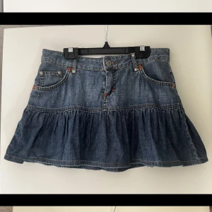 Jeanskjol - Super gullig jeanskjol. Skriv vid intresse, pris kan diskuteras. Köparen står för frakt.💖💖