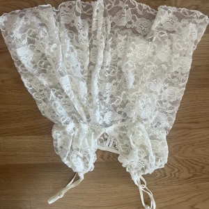 Spets topp  - Vit spets topp i stl S  Som ny 