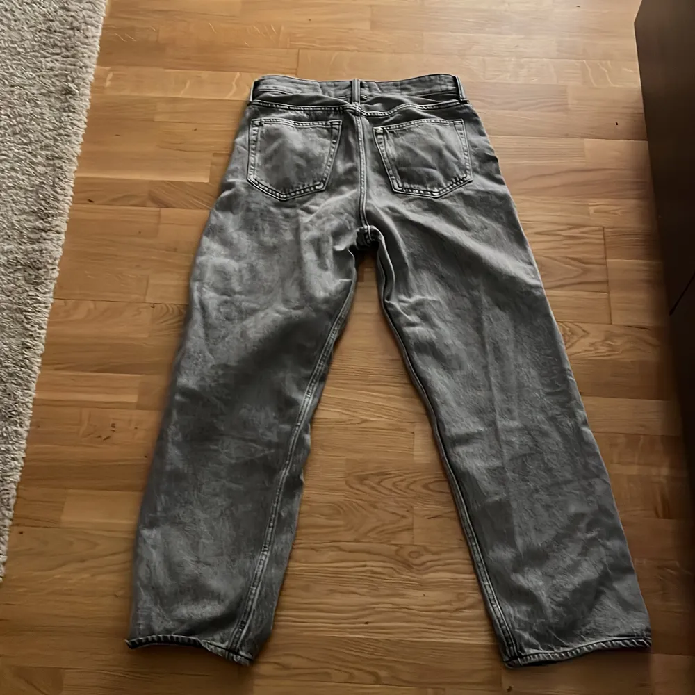 Feta loose jeans i väldigt bra skick, bara testade. Säljer för 200kr, pris diskuterbart.. Jeans & Byxor.