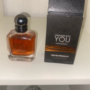 Stronger with you intensely  - Säljer en ny parfym av stronger with you intensely som är väldigt känd just nu. 50ml använd en gång bara