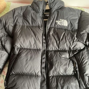 Jacka  - Finn basic jacka från the north face❤️ vill helst ha 2200 men skulle kunna tänka mig 1500