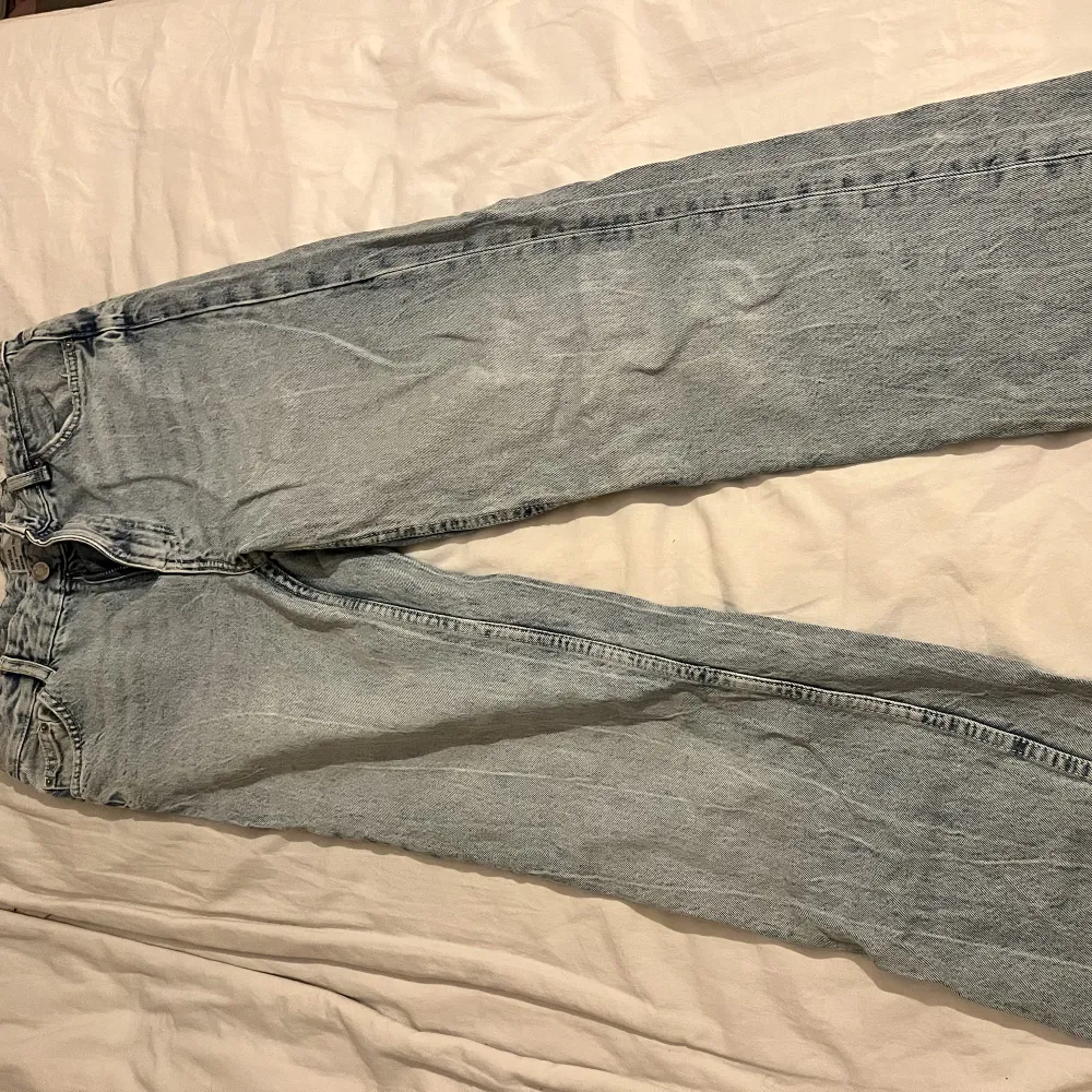 Ett par jeans från berschka i storlek 36, lite små i storleken. Mina favoritbyxor men får tyvärr inte på mig dom längre. Bra skick. Pris är diskuterbart.. Jeans & Byxor.