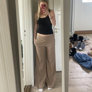 Lågmidjade kostymbyxor beige - Storlek M❤️ 