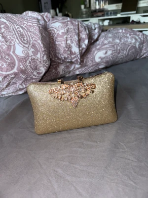 Liten fin väska - Helt oanvänd  Priset kan diskuteras vid snabb affär! Finns i Sthlm kan mötas elr frakta