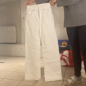 Helt nya jeans  - Helt nya vita jeans 
