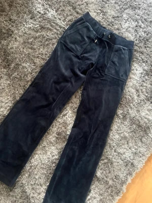 Juicy couture byxor - Fina juicy byxor i bra skick, säljer då jag inte använder de längre