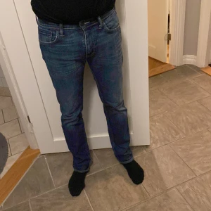 Lewis jeans - Som nya, säljer pga att som är för små. Modell: 511 Storlek: 30, 32