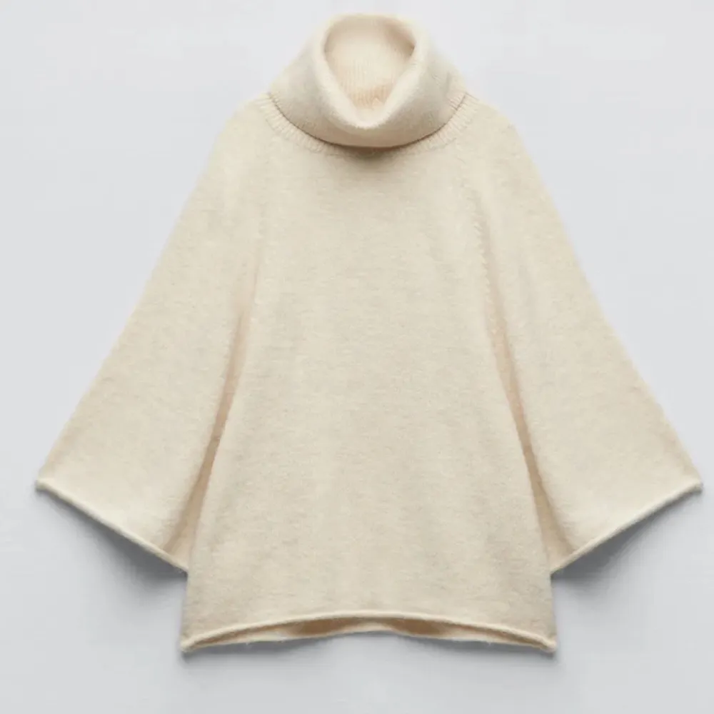 Sparsamt använd poncholiknade tröja med trekvartsärm från Zara, fler bilder kan fås! Pris exkluderar fraktkostnaden😇. Tröjor & Koftor.