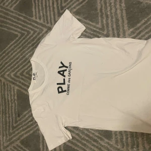 Cdg tee - Storlek l skick 9/10