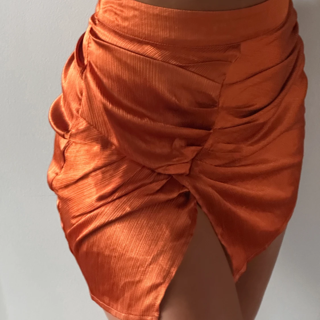 Orange siden kjol - 90