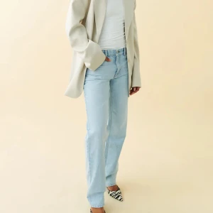 Low waist jeans, Gina Tricot  - Säljer dessa Jeans eftersom att de inte kommer till användning❣️ nypris 499. Endast använda ett fåtal gånger💓köpare står för frakt❣️