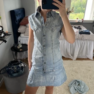 Jeansklänning🩵🩵 - Så najs klänning köpt här på plick⭐️Bra skick!!