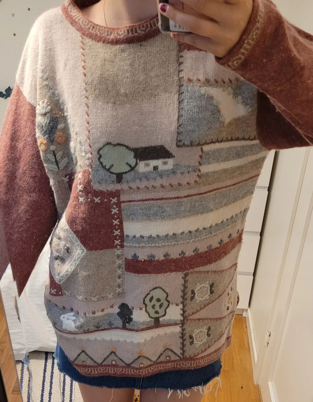 Jättefin unik stickad tröja från Angela Baraldi. Står tyvärr ingen storlek men passar xs/L beroende på hur man vill att den ska sitta. Jag har storlek S. Bra skick. Stickat.