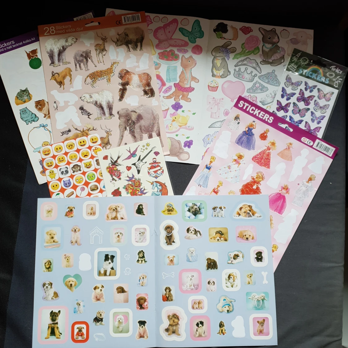 Klistermärken och tatueringar 