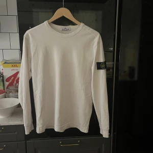 Stone island sweatshirt  - Storlek: S Knappt använd  Köpt på NK 