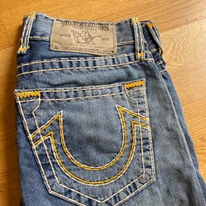 True Religion jeans - Köpta här på plick, men säljer då de tyvärr inte passade mig. De är i bra skick och lågmidjade