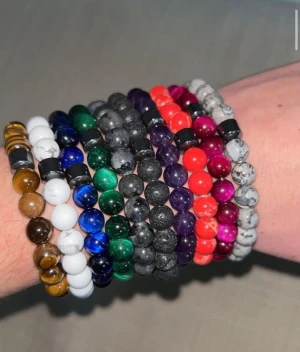 Pärlarmband  - Jag säljer riktigt feta och kvalitativa kullänkar som specialdesignas efter dina mått. Armbanden kan mixas hursom helst. Om du är intresserad så är det bara att skicka dina mått så lösser jag ett armband som kommer vara perfekt. Man får med linnepåse. 