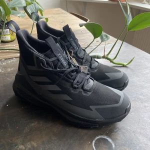 terrex free hiker 2 - Ej använda terrex free hiker 2  Storlek 43,5