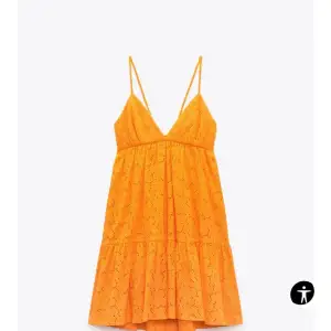 Selger denne drit fine kjolen fra Zara! Den er lite brukt og derfor selger jeg den☺️kom gjerne med bud!