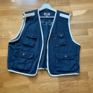 Blå vintage väst  - Vintage bäst i toppskick inga hål eller slitningar
