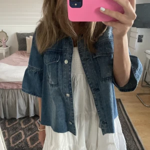 Trekvartsärmad jacka - Så snygg trekvartsärmad jacka!! Kommer tyvärr inte till användning 😔