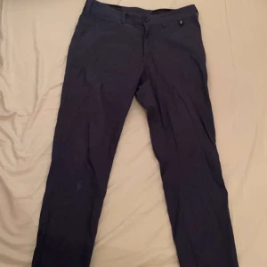 Peak performance golf byxor  - Passar mig som är 183, använda 3 gånger så nyskick